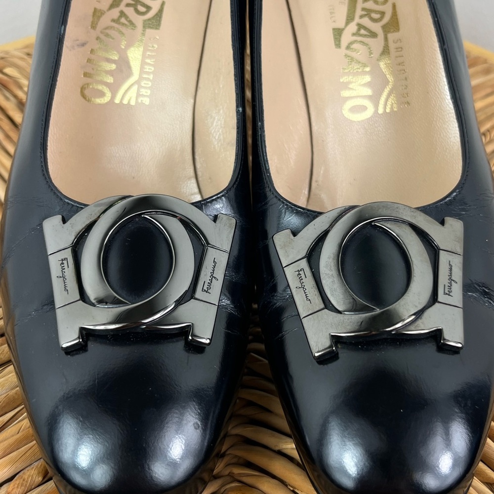 Vintage Salvatore Ferragamo Iconic Logo Heels Sz 7 1/2 - Picture 9 of 13